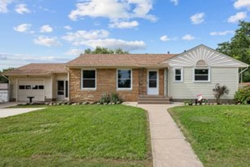 828 10th Street, Bettendorf, IA, 52722 | Card Image