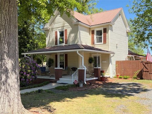 805 Watson St, Reidsville, NC, 27320-5146 | Card Image