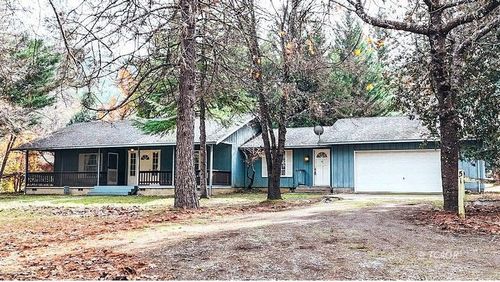 51 Pleasant Dr, Lewiston, CA, 96052 | Card Image