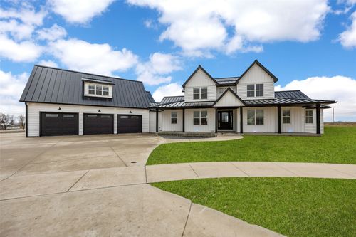 1114 Towne Centre Dr, Urbana, IA, 52345-9200 | Card Image