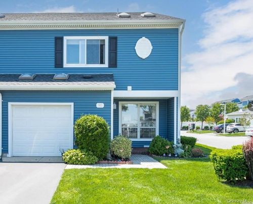 90-100 Baker Ct, Island Park, NY, 11558-2269 | Card Image