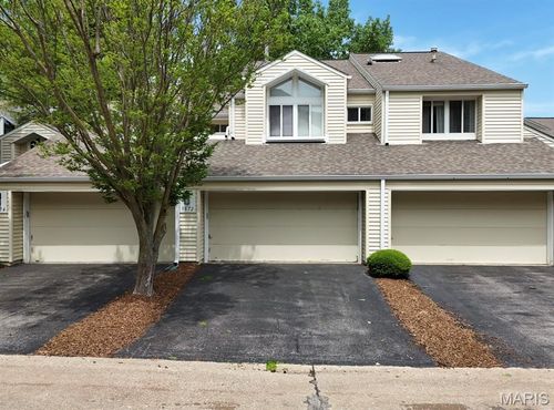 1872 Ridgeview Circle Dr, Ballwin, MO, 63021-7809 | Card Image