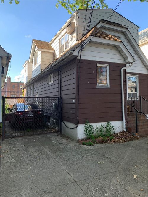 15205 79th Ave, Flushing, NY, 11367-3931 | Card Image