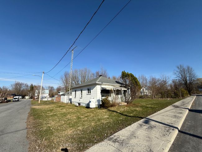 2 Ash St, House other with 2 bedrooms, 1 bathrooms and 2 parking in Newington ON | Image 4