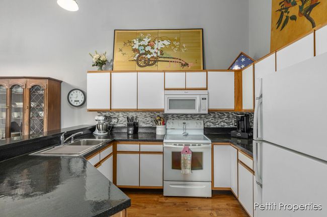 UNIT-32 - 5869 Crosswinds Dr, Condo with 2 bedrooms, 2 bathrooms and null parking in Norton Shores MI | Image 11