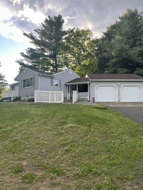 1 Red Oak Dr, Southwick, MA, 01077-9544 | Card Image