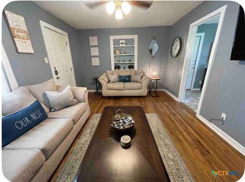 284 Perryman St, New Braunfels, TX, 78130-4849 | Card Image