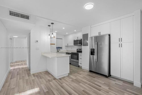 apt-202-110 Fontainebleau Blvd, Miami, FL, 33172-4569 | Card Image