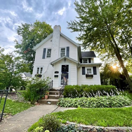 813 Clay St, Cedar Falls, IA, 50613-2944 | Card Image