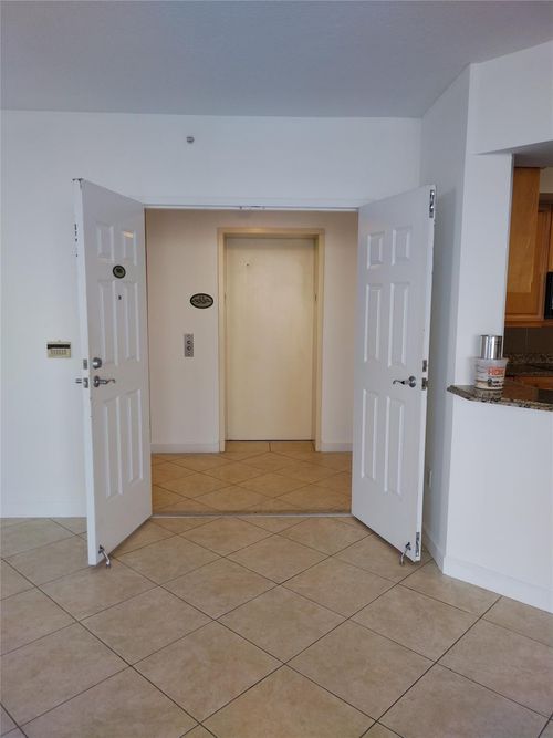 1005d-100 S Birch Rd, Fort Lauderdale, FL, 33316-1539 | Card Image