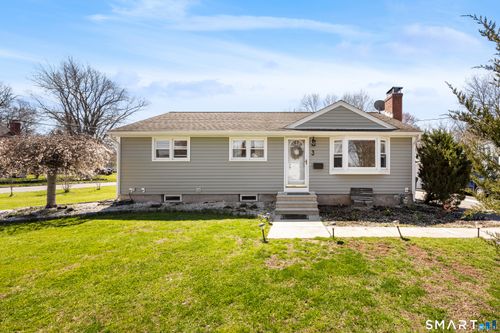 3 Greenlawn Ave, Newington, CT, 06111-3518 | Card Image