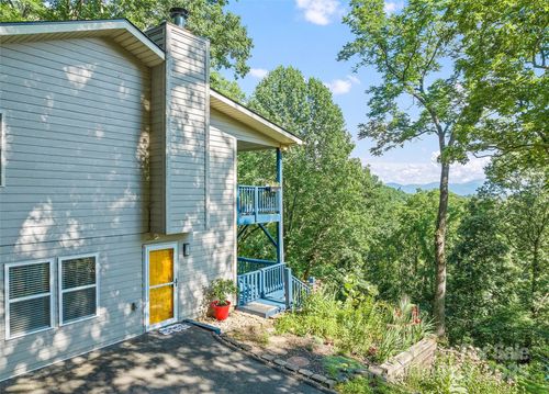 208 Tuckaway Rd, Waynesville, NC, 28785-8890 | Card Image