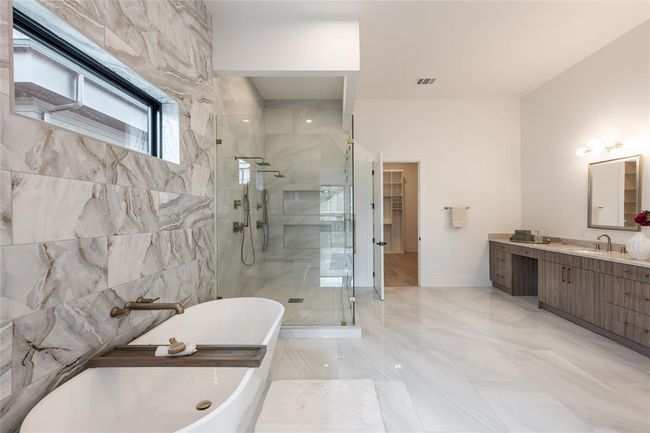 5008 Holt St, House other with 4 bedrooms, 6 bathrooms and 2 parking in Bellaire TX | Image 17