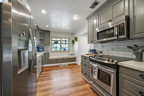 3277 Monika Ln, Fairview, CA, 94541-3467 | Card Image