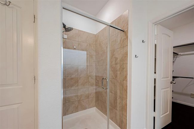 Separate oversized shower | Image 20