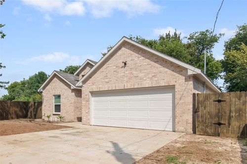 2006 Throckmorton St, Gainesville, TX, 76240-2173 | Card Image