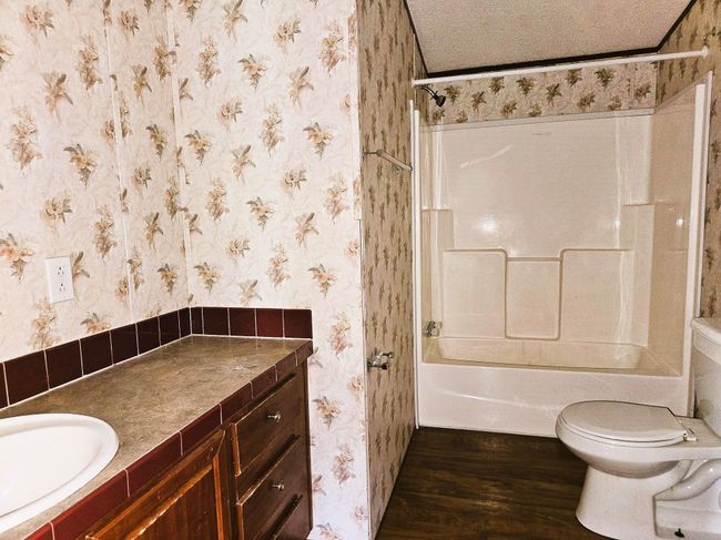 GUEST BATHROOM | Image 20