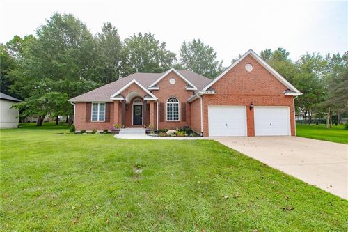 1885 W Timber Ridge Dr, Sedalia, MO, 65301-9221 | Card Image