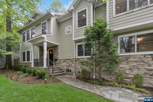 2 Valley Pl, Tenafly, NJ, 07670-2730 | Card Image