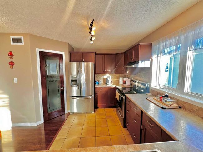910 29 St, House other with 5 bedrooms, 3 bathrooms and 4 parking in Wainwright AB | Image 6