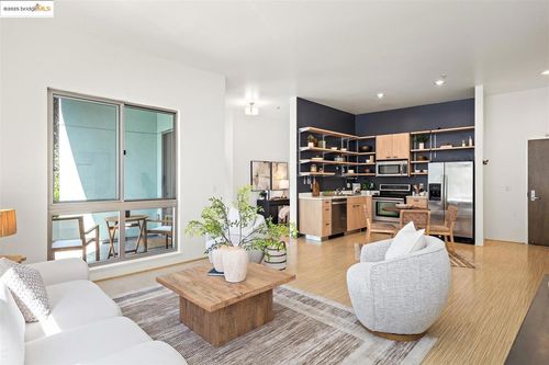 153-1201 Pine St, Oakland, CA, 94607-1147 | Card Image