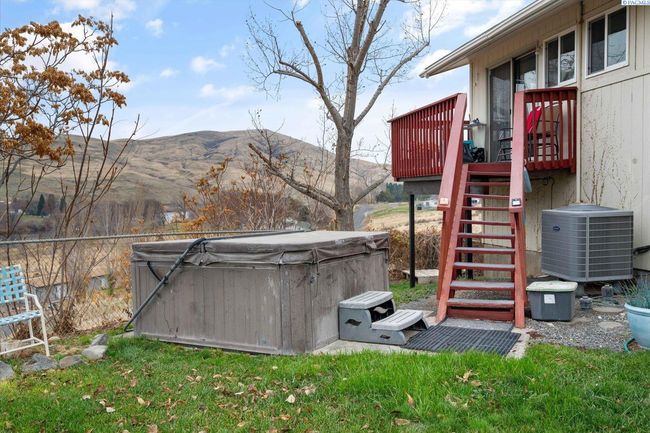 73805 N Demoss Rd, Home with 3 bedrooms, 3 bathrooms and null parking in Benton City WA | Image 12