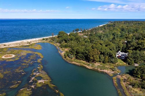 22 Flax Pond Woods Rd, Setauket, NY, 11733-1641 | Card Image