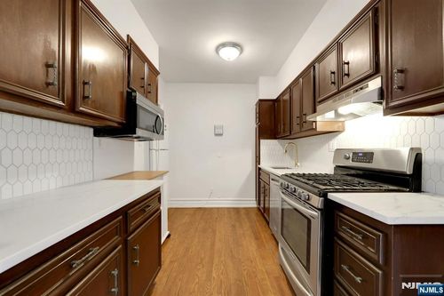 100 E Palisade Ave, Englewood, NJ, 07631-3046 | Card Image