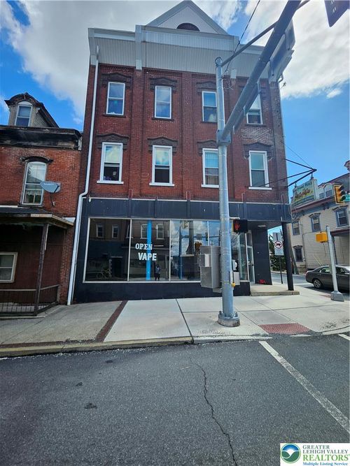 232 E Church St, Slatington, PA, 18080-1818 | Card Image