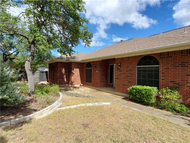 10400 W Cave Loop, House other with 4 bedrooms, 2 bathrooms and 5 parking in Dripping Springs TX | Image 5