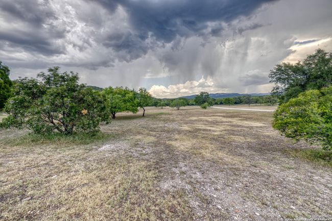 457 N Tomahawk Way, House other with 4 bedrooms, 3 bathrooms and null parking in Concan TX | Image 51