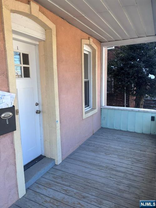 467 Washington Ave, Hackensack, NJ, 07601-6514 | Card Image