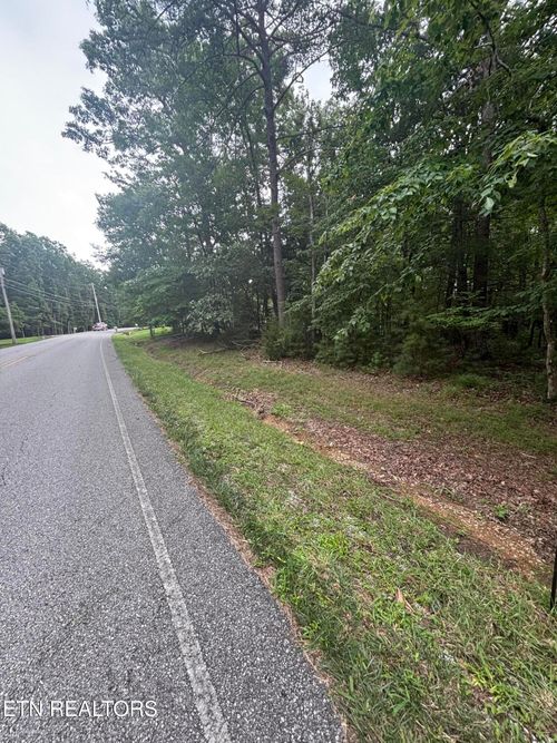 242 Rotherham Dr, Crossville, TN, 38558-2610 | Card Image