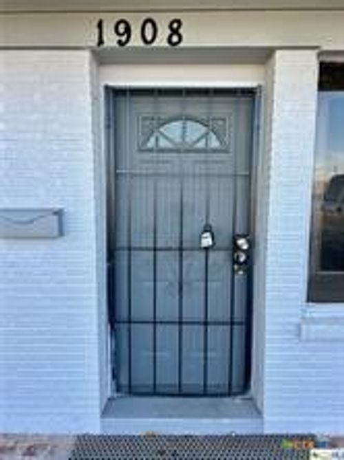 1908 W Austin St, Port Lavaca, TX, 77979-3610 | Card Image