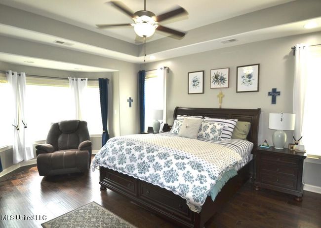 Bay Window in Primary Bedroom | Image 20