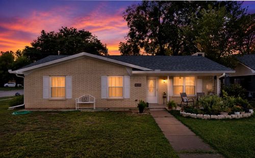 800 Patricia St, Irving, TX, 75060-4821 | Card Image