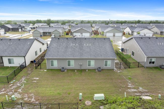 Aerial perspective of suburban area | Image 28