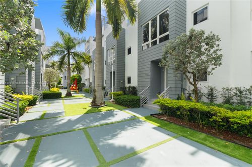 9161 Nw 33rd St, Doral, FL, 33172-1238 | Card Image