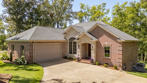 830 Bowen Dr, Savannah, TN, 38372-1104 | Card Image
