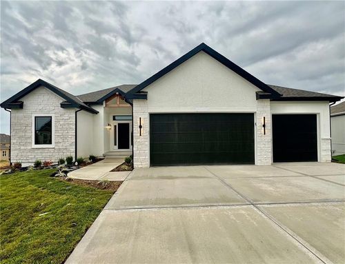 1913 Longview Ct, Kansas City, MO, 64134 | Card Image