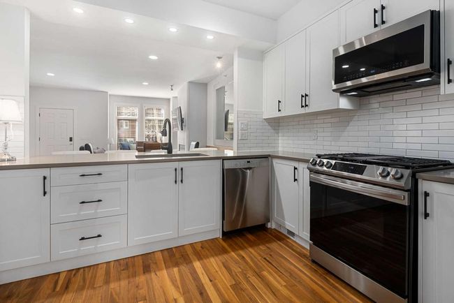1906 10 A Street Sw, Townhouse with 3 bedrooms, 2 bathrooms and 3 parking in Calgary AB | Image 4