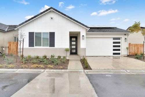 141 Reunion Way S, Madera, CA, 93636-9133 | Card Image