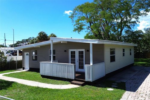 107 E Spruce St, TARPON SPRINGS, FL, 34689-3353 | Card Image