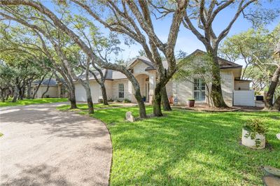 404 Champions Drive, House other with 3 bedrooms, 2 bathrooms and null parking in Rockport TX | Image 2