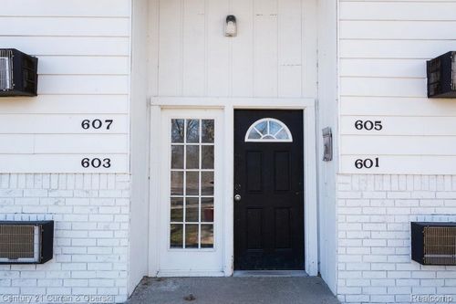 601 Ash St, Holly, MI, 48442-1307 | Card Image