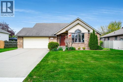 43 Oak Drive, Essex, ON, N8M3C5 | Card Image