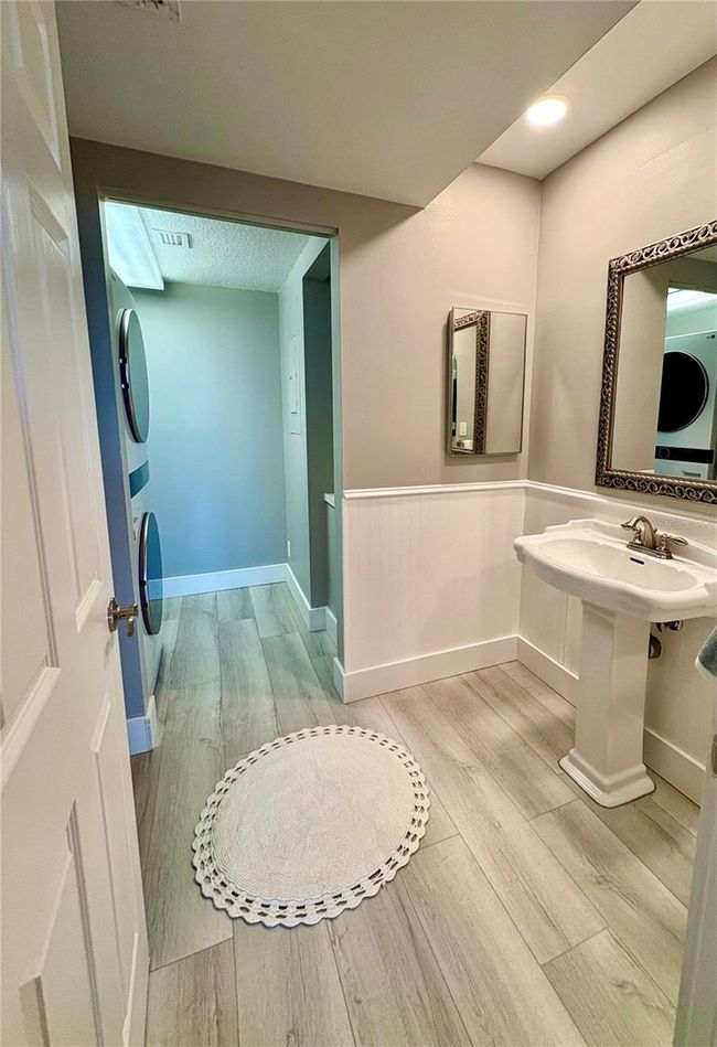 Powder Room / Laundry | Image 37