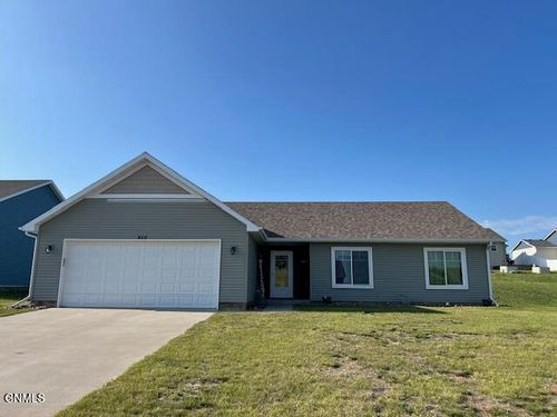 310 26th Ave Ne, Watford City, ND, 58854-7148 | Card Image