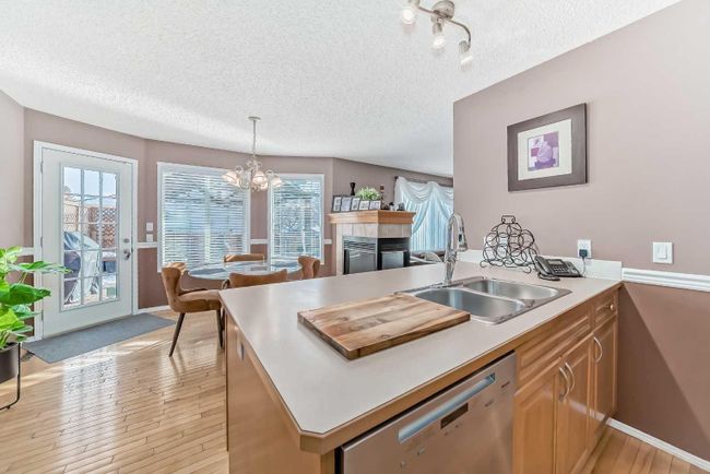281 Mt Brewster Circle Se, Home with 4 bedrooms, 2 bathrooms and 4 parking in Calgary AB | Image 8