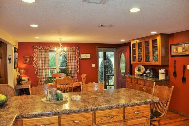 Dining | Image 8